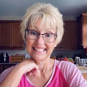 Meet your Posher, Evi